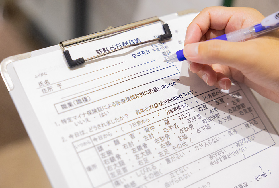 説明をしている医師